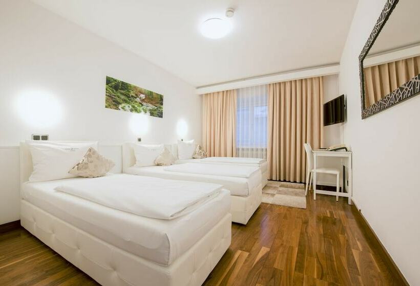 اتاق استاندارد سه نفره, Rivoli Charme