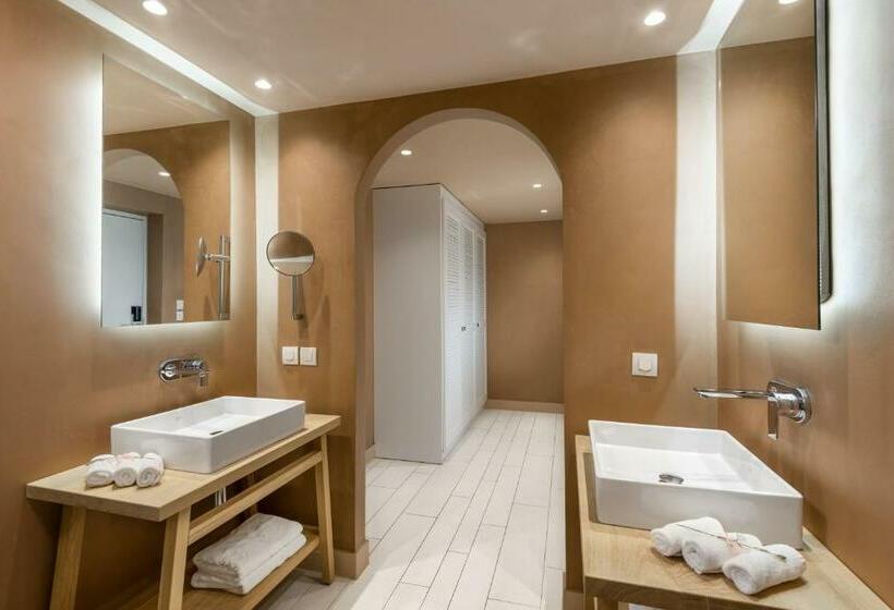 Bungalow Standard, Eagles Palace