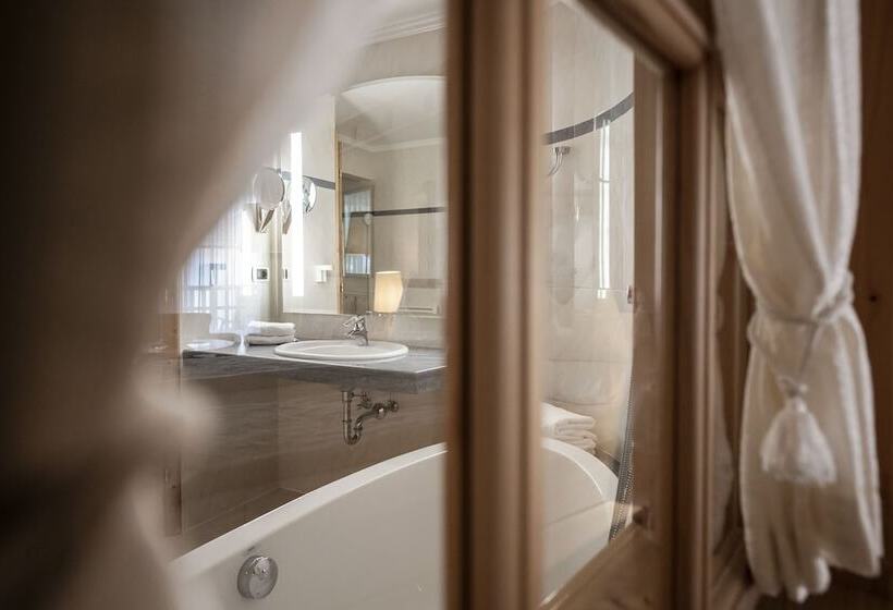 Номер Superior, Adler Spa Resort Dolomiti