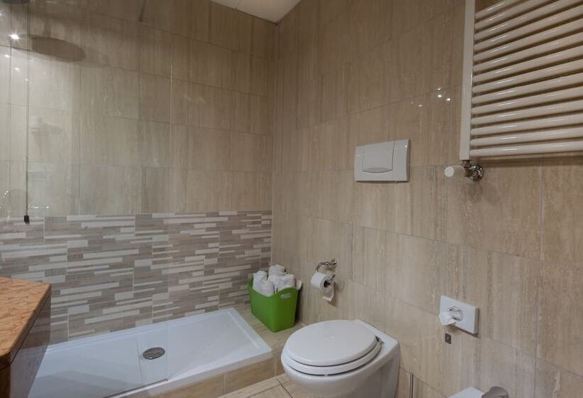 اتاق استاندارد چهار تخته, Palazzo Lovera