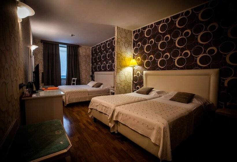 اتاق استاندارد چهار تخته, Palazzo Lovera