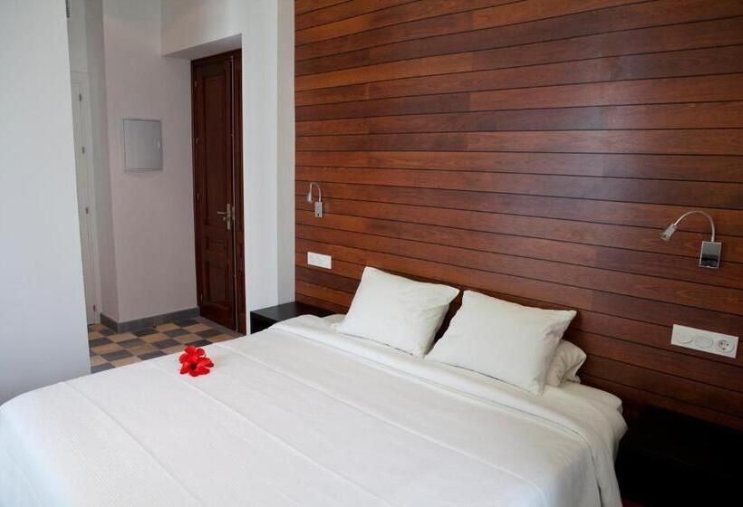 バルコニー付きスーペリアルーム, Hostal El Alojado De Velarde