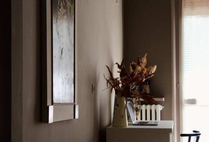 سوییت با چشم‌انداز استخر, Art Hotel Pandos