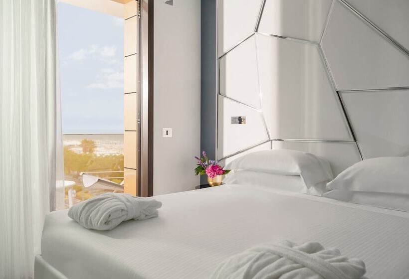 اتاق لوکس با چشم‌انداز دریا, The Promenade Luxury Wellness