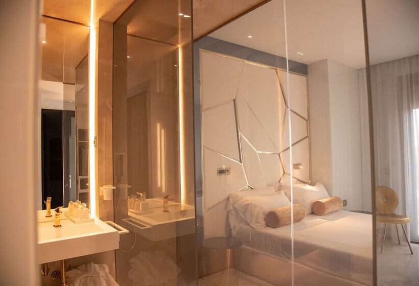 اتاق لوکس با بالکن و چشم‌انداز دریا, The Promenade Luxury Wellness