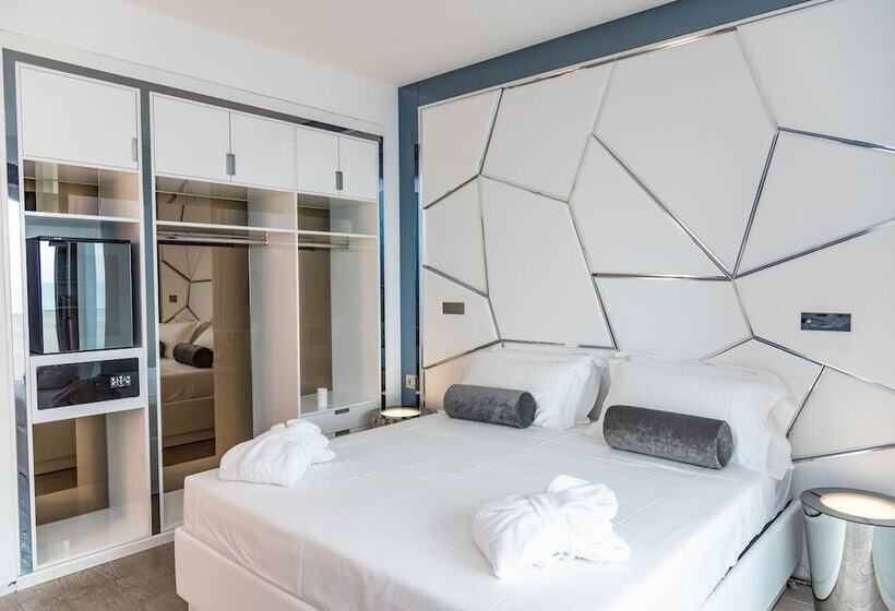 اتاق لوکس با بالکن و چشم‌انداز دریا, The Promenade Luxury Wellness