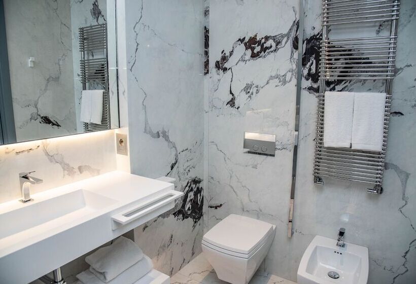 سوییت جونیور با چشم‌انداز جانبی دریا, The Promenade Luxury Wellness