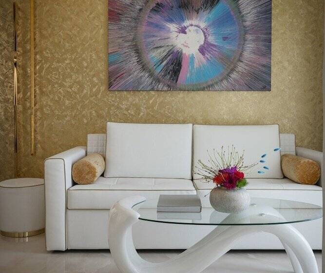 سوییت جونیور با چشم‌انداز جانبی دریا, The Promenade Luxury Wellness