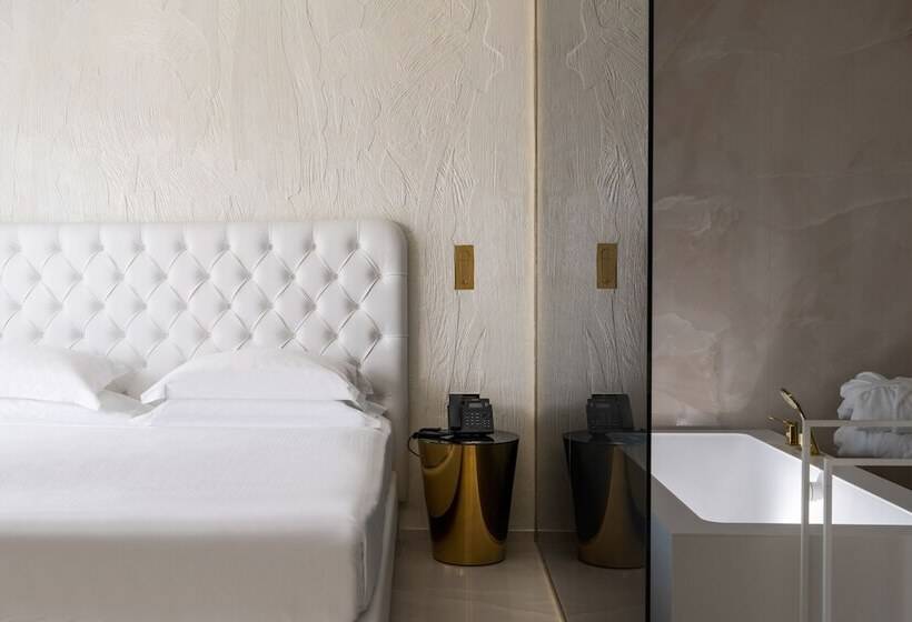 سوییت جونیور با چشم‌انداز جانبی دریا, The Promenade Luxury Wellness