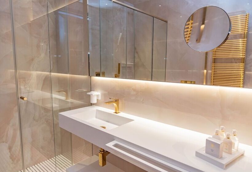اتاق سوپریور با چشم‌انداز جانبی دریا, The Promenade Luxury Wellness