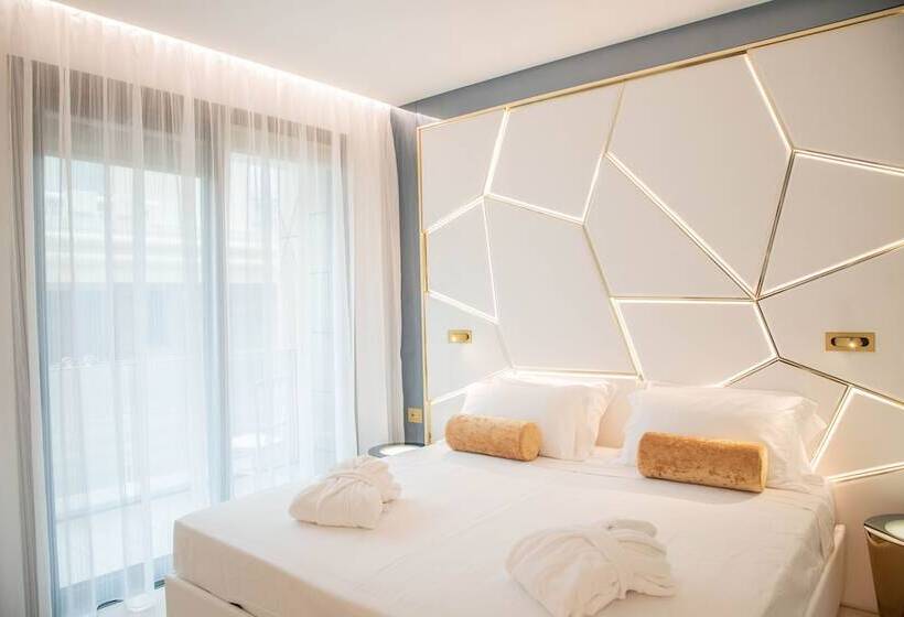 اتاق سوپریور با چشم‌انداز جانبی دریا, The Promenade Luxury Wellness