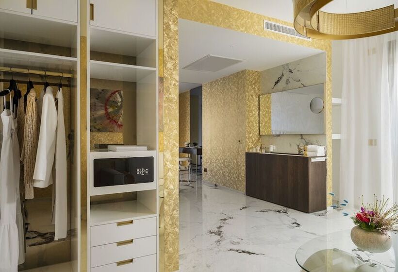 اتاق لوکس با بالکن و چشم‌انداز دریا, The Promenade Luxury Wellness