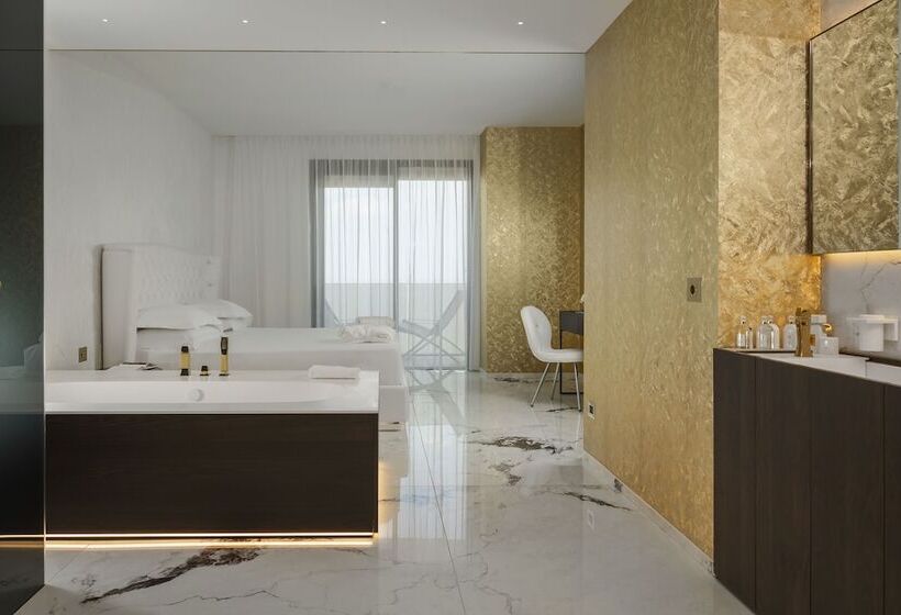 اتاق لوکس با بالکن و چشم‌انداز دریا, The Promenade Luxury Wellness