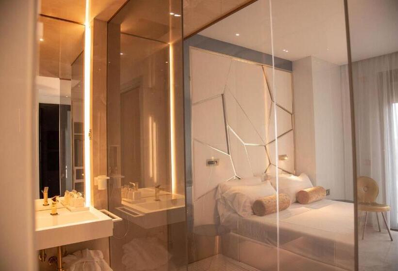 اتاق لوکس با بالکن و چشم‌انداز دریا, The Promenade Luxury Wellness