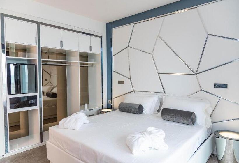 اتاق لوکس با بالکن و چشم‌انداز دریا, The Promenade Luxury Wellness