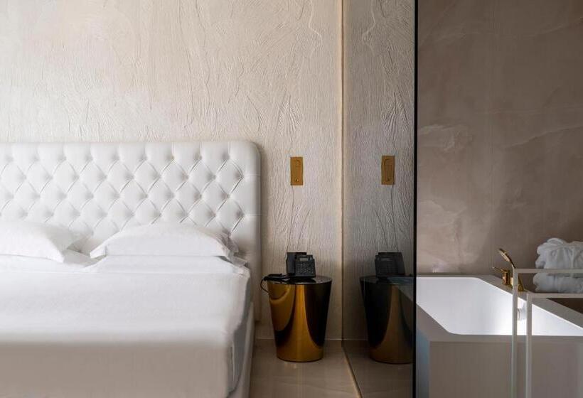 سوییت جونیور با چشم‌انداز جانبی دریا, The Promenade Luxury Wellness