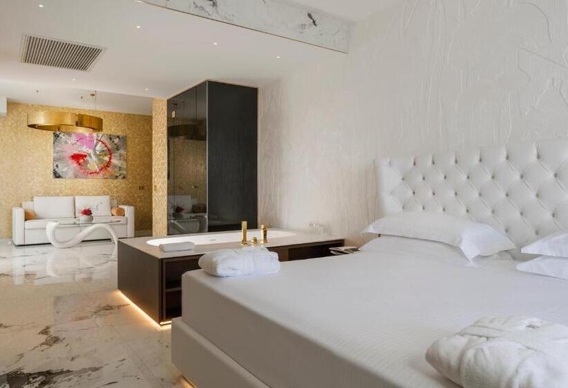 سوییت با چشم‌انداز دریا, The Promenade Luxury Wellness