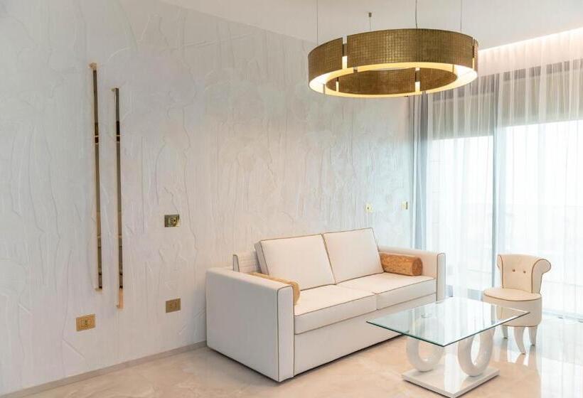 سوییت با چشم‌انداز دریا, The Promenade Luxury Wellness