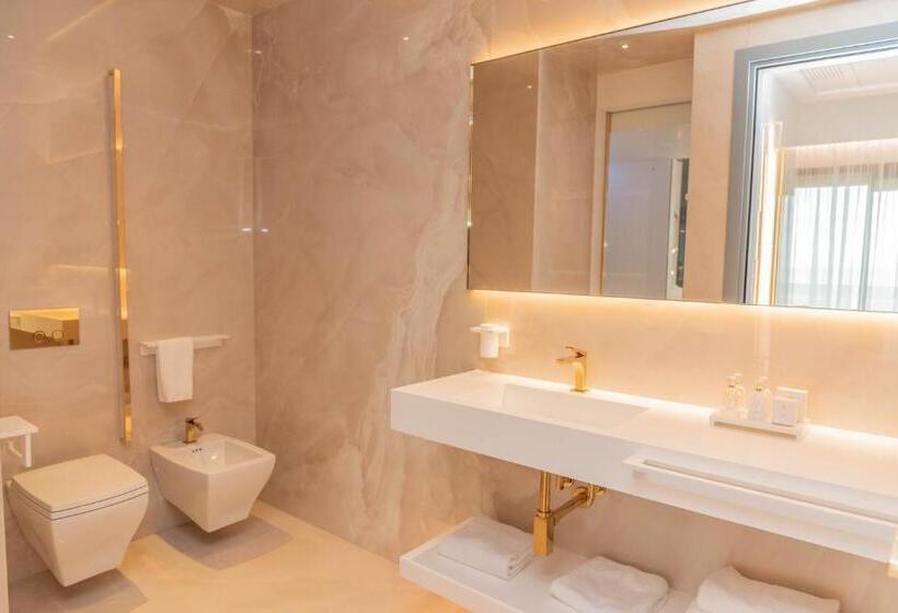 سوییت با چشم‌انداز دریا, The Promenade Luxury Wellness