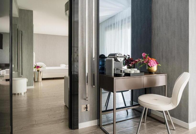 سوییت با چشم‌انداز جانبی دریا, The Promenade Luxury Wellness
