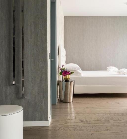 سوییت با چشم‌انداز جانبی دریا, The Promenade Luxury Wellness