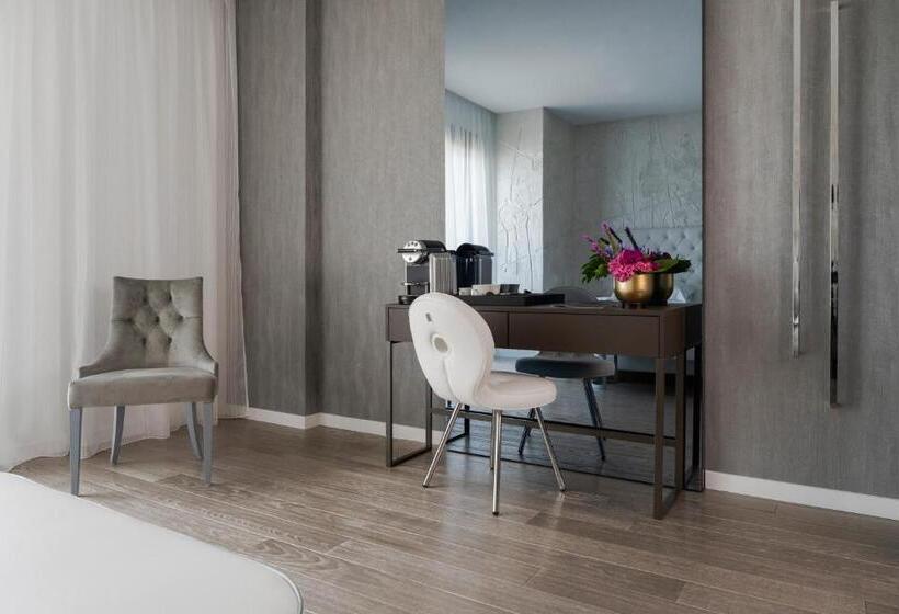 سوییت با چشم‌انداز جانبی دریا, The Promenade Luxury Wellness