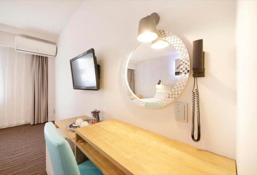 Quarto Estandar, Plumm
