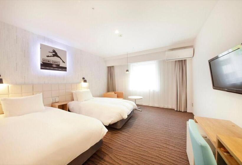 Quarto Triplo Estandar, Plumm