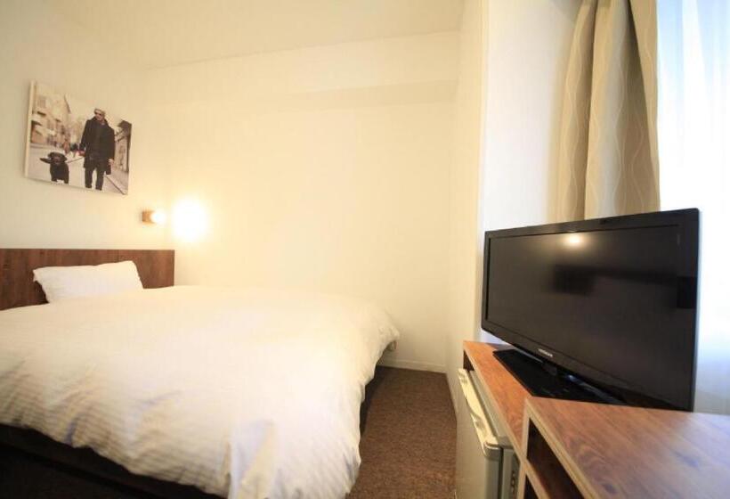 Quarto Estandar, Plumm
