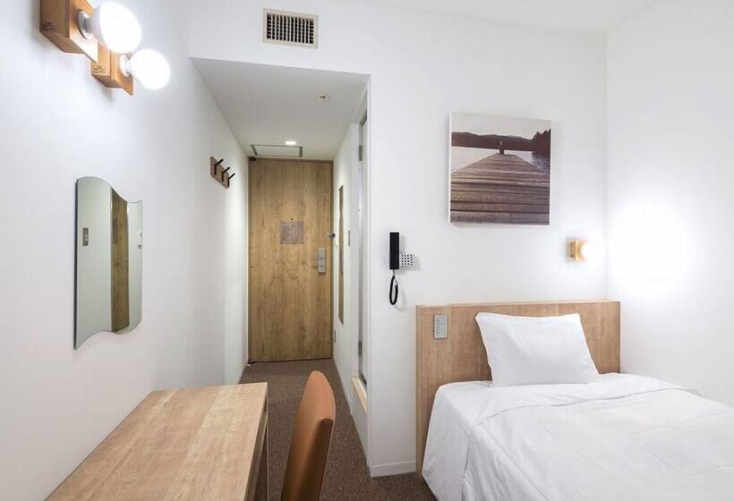 Quarto Estandar Individual, Plumm