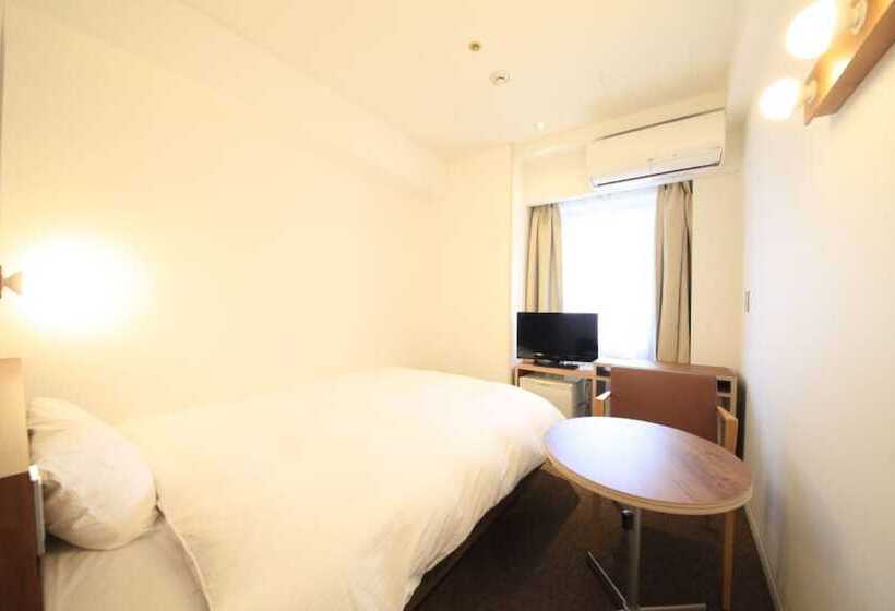 Quarto Estandar, Plumm