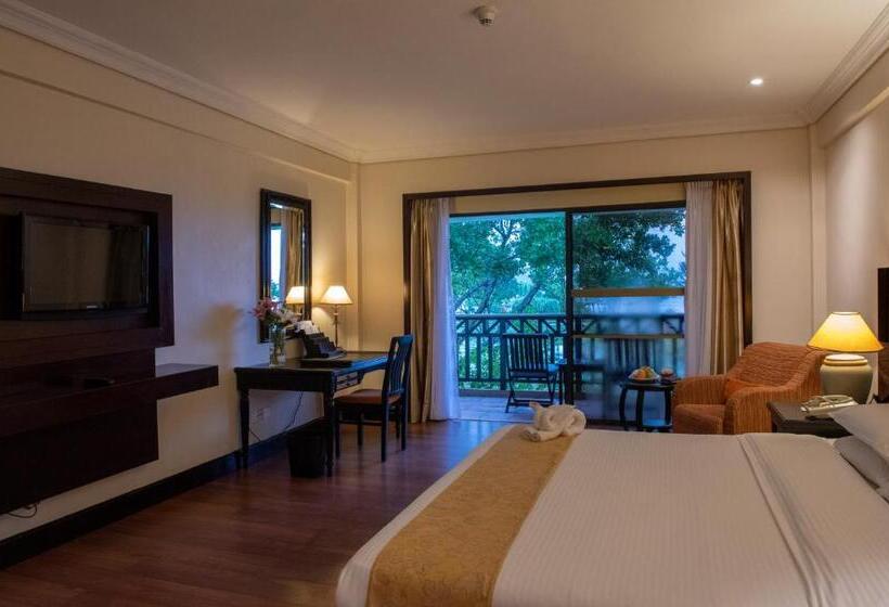 디럭스 룸, Nexus Resort & Spa Karambunai