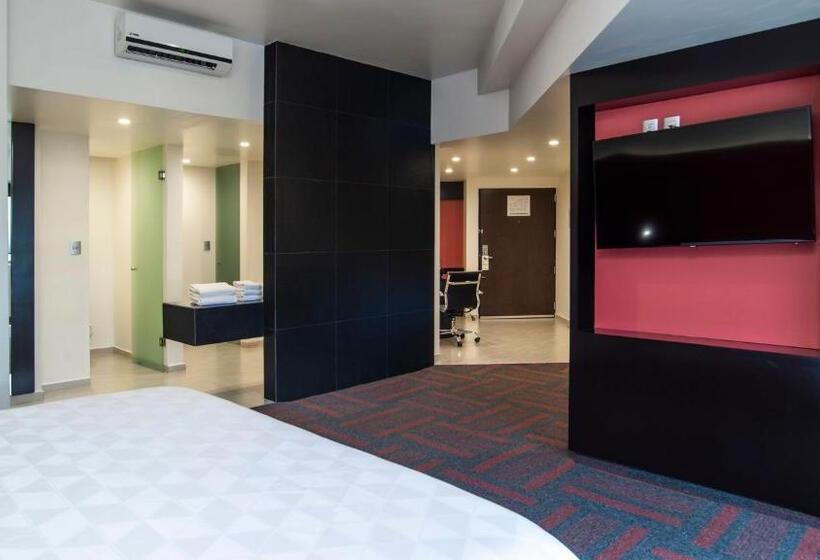 キングサイズベッドのスーペリアルーム, Holiday Inn Mexico Dali Airport, An Ihg
