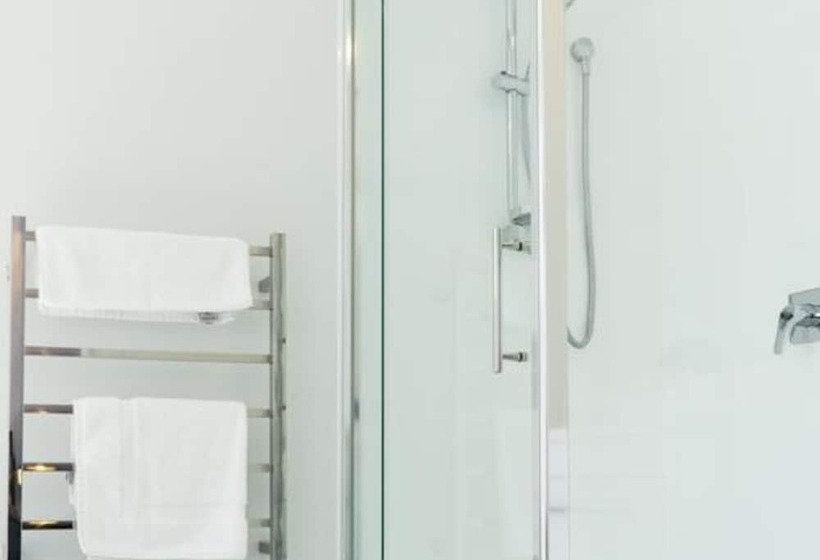 Студия Стандарт, Durham Court Motor Inn
