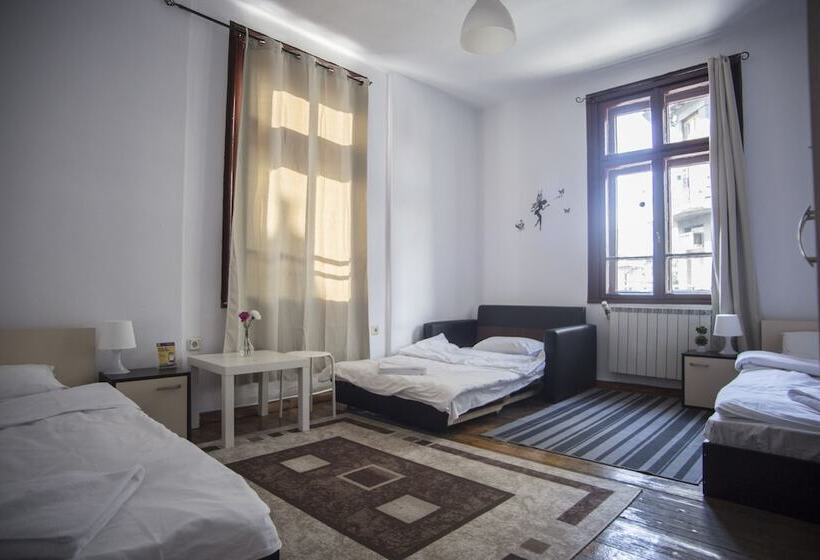 Habitación Triple Clásica, Italian House Simeon