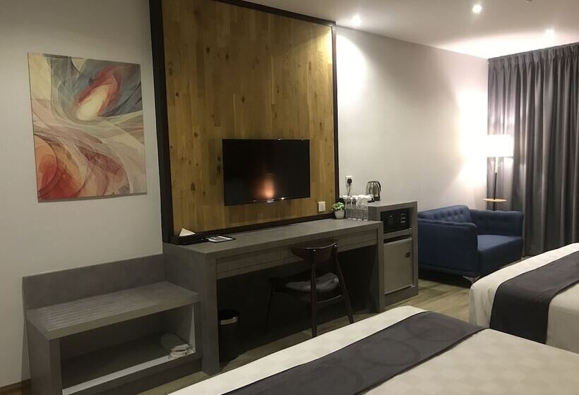 Family Suite, Frame