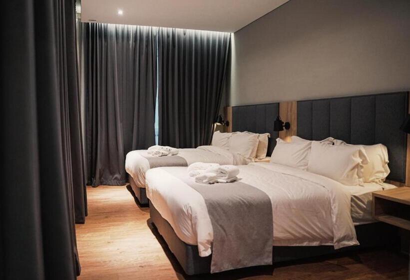 اتاق استاندارد چهار تخته, Amigo Hotel Miri