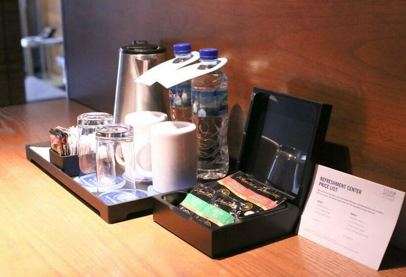 سوئیت پریمیوم با چشم‌انداز استخر, Four Points By Sheraton Balikpapan