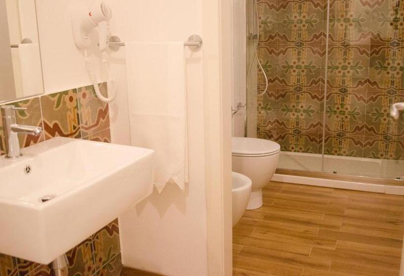 Pokój Czteroosobowy Premium, B&b Nencioli