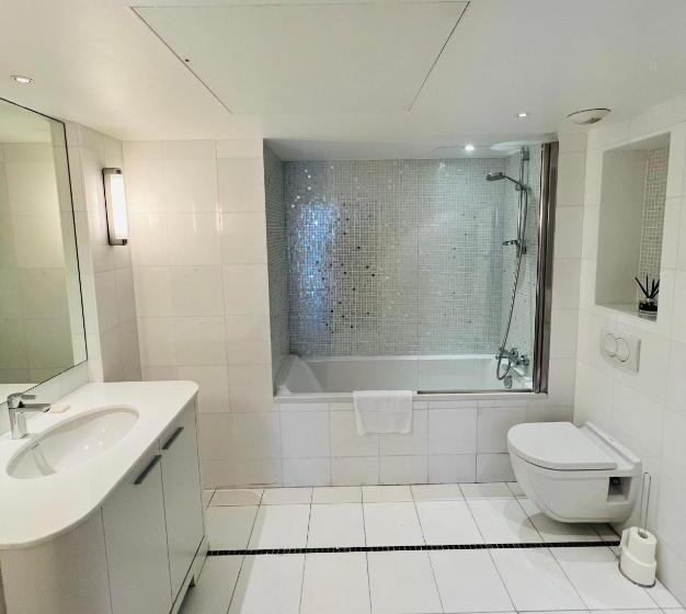 Apartamento 2 Dormitórios, Residence Carlton Riviera