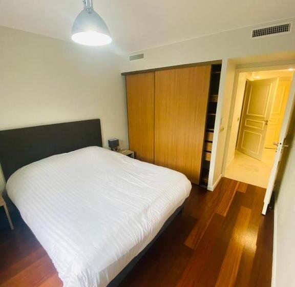 Apartamento 2 Dormitórios, Residence Carlton Riviera