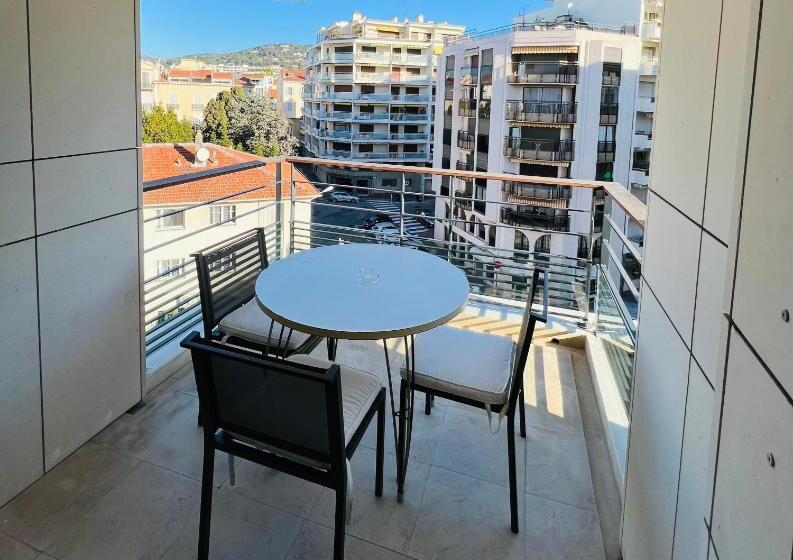 Apartamento 2 Dormitórios, Residence Carlton Riviera
