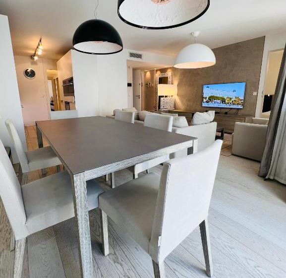 Apartamento Superior 2 Dormitórios, Residence Carlton Riviera