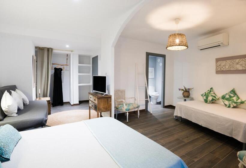 Perhehuone, Hostal Sa Malica