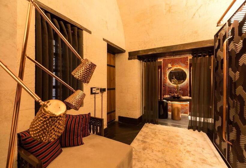 سوییت لوکس, Hsvhn Hotel Hışvahan