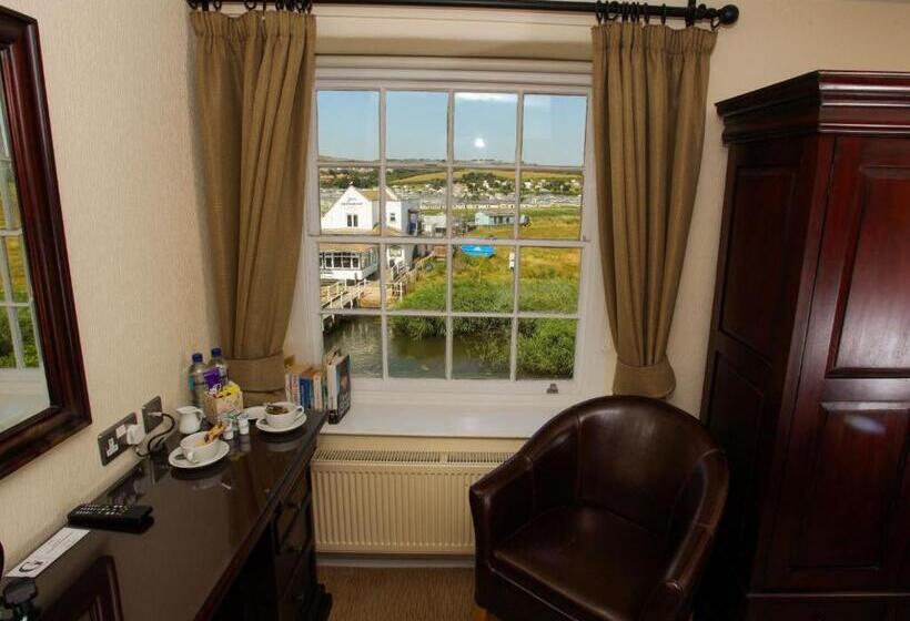 اتاق استاندارد چهار تخته, The George