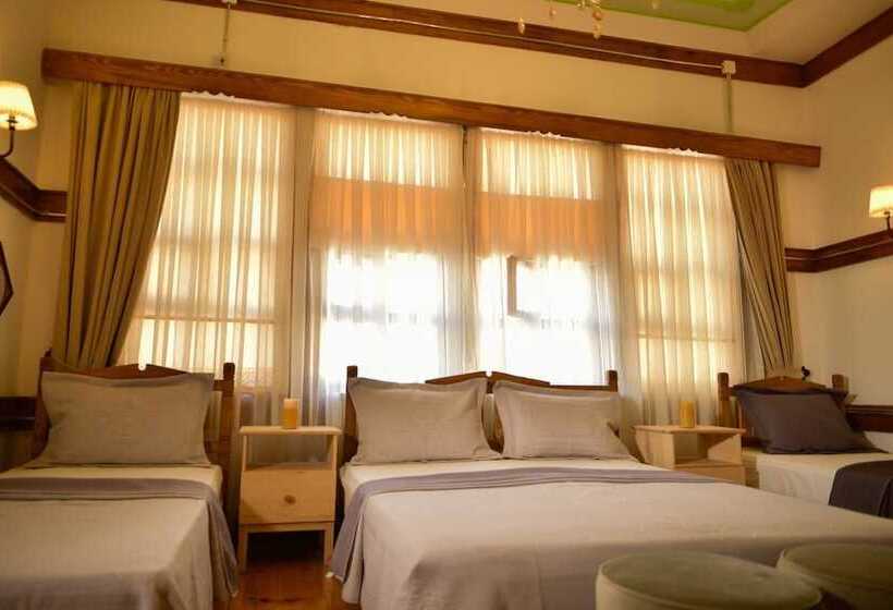 اتاق لوکس سه تخته, Cifte Konak Butik Otel
