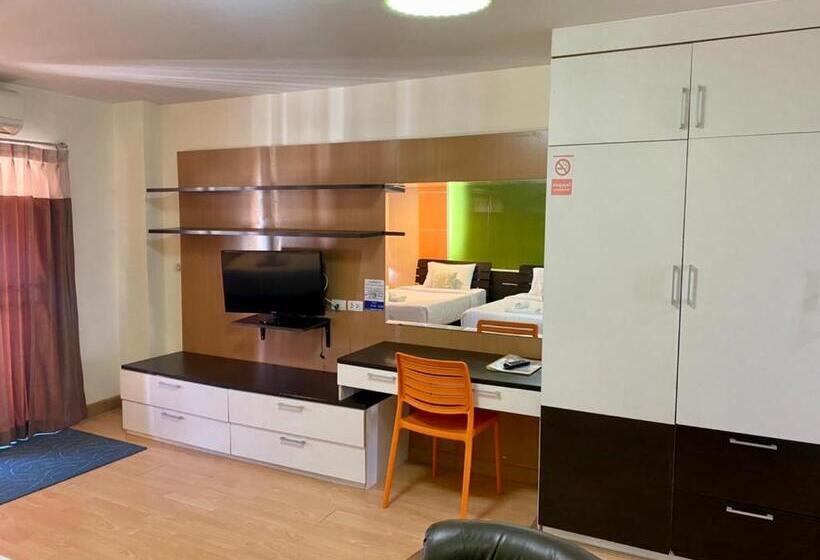 اتاق لوکس با چشم‌انداز دریاچه, Kwanruen Resort