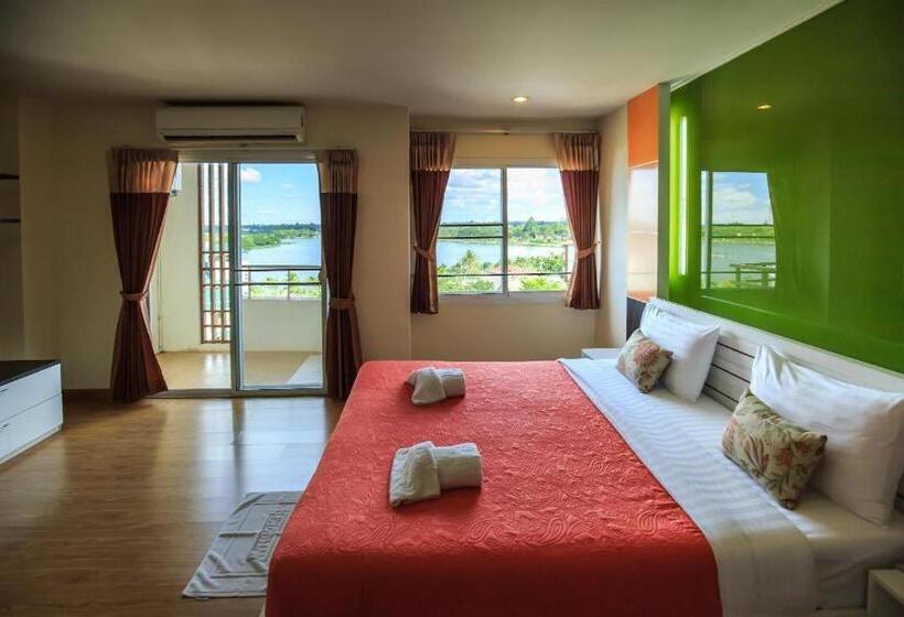اتاق لوکس با چشم‌انداز دریاچه, Kwanruen Resort