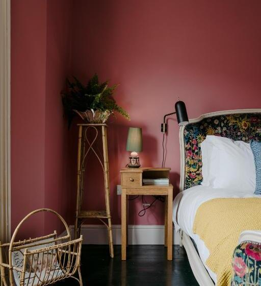 Quarto Estandar, The Rose